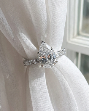 Pear Shape & Mixed Diamond Ring | 3.70tw
