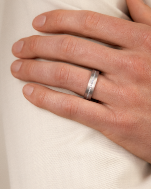 Diamond Pavé Center Band