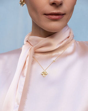 Arabesque Pavé Diamond Flower Necklace