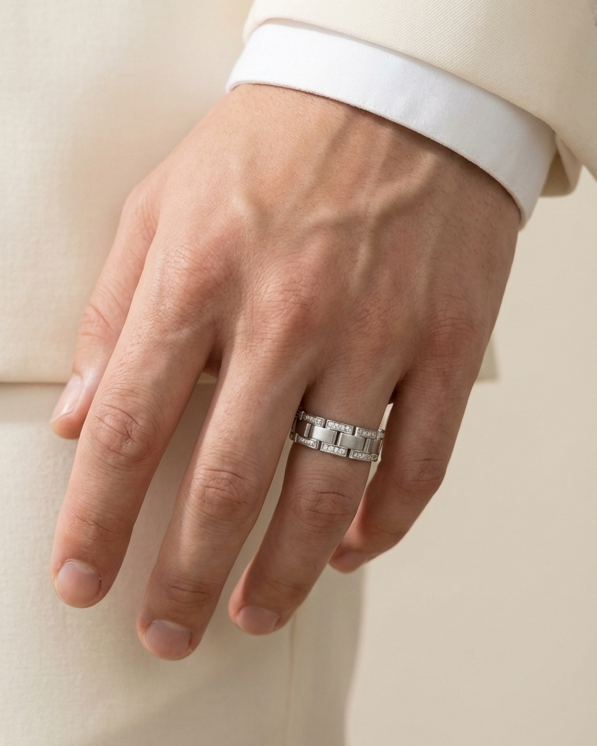 Diamond Edges Satin Center Link Design Band
